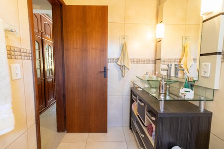 Casa à venda com 240m², 3 quartos e 2 vagasBanheiro da Suíte