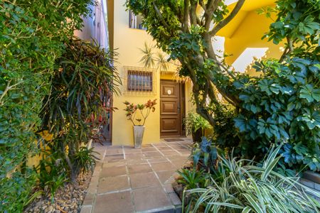 Casa à venda com 240m², 3 quartos e 2 vagasEntrada