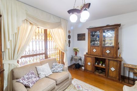 Casa à venda com 240m², 3 quartos e 2 vagasSala