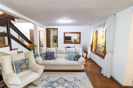 Casa à venda com 240m², 3 quartos e 2 vagasSala