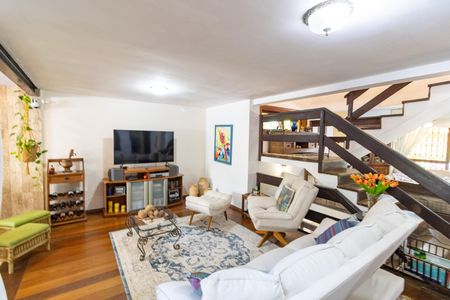 Casa à venda com 240m², 3 quartos e 2 vagasSala