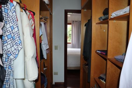 Casa de condomínio para alugar com 1100m², 4 quartos e 6 vagasSuíte 1