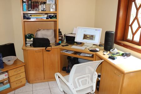 Casa de condomínio para alugar com 1100m², 4 quartos e 6 vagasEscritório