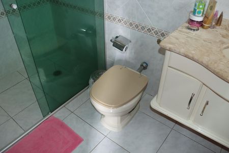 Casa de condomínio para alugar com 1100m², 4 quartos e 6 vagasBanheiro da Suíte 2