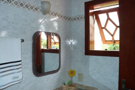 Casa de condomínio para alugar com 1100m², 4 quartos e 6 vagasBanheiro da Suíte 2