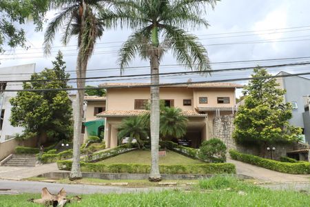 Casa de condomínio para alugar com 1100m², 4 quartos e 6 vagasFachada