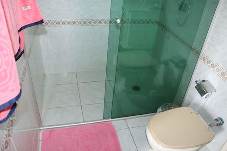 Casa de condomínio para alugar com 1100m², 4 quartos e 6 vagasBanheiro da Suíte 2