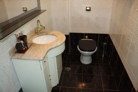 Casa de condomínio para alugar com 1100m², 4 quartos e 6 vagasLavabo