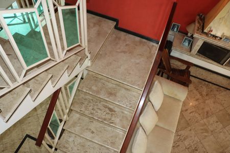 Casa de condomínio para alugar com 1100m², 4 quartos e 6 vagasEscada