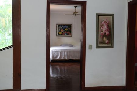 Casa de condomínio para alugar com 1100m², 4 quartos e 6 vagasCorredor