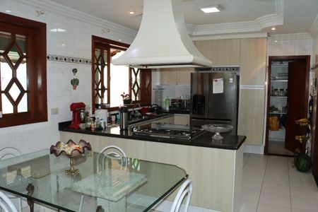 Casa de condomínio para alugar com 1100m², 4 quartos e 6 vagasCozinha