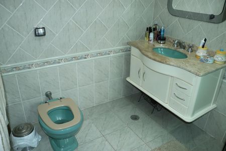 Casa de condomínio para alugar com 1100m², 4 quartos e 6 vagasBanheiro da Suíte 3