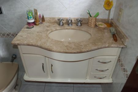 Casa de condomínio para alugar com 1100m², 4 quartos e 6 vagasBanheiro da Suíte 2