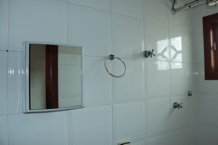 Casa de condomínio para alugar com 1100m², 4 quartos e 6 vagasBanheiro de Serviço