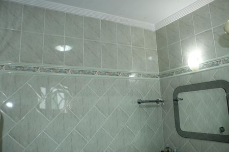 Casa de condomínio para alugar com 1100m², 4 quartos e 6 vagasBanheiro da Suíte 3