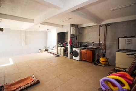 Casa à venda com 294m², 6 quartos e 4 vagas Casa à venda com 294m², 6 quartos e 4 vagasÁrea de Serviço 1