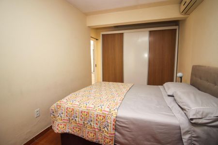 Casa à venda com 294m², 6 quartos e 4 vagas Casa à venda com 294m², 6 quartos e 4 vagasSuíte 1