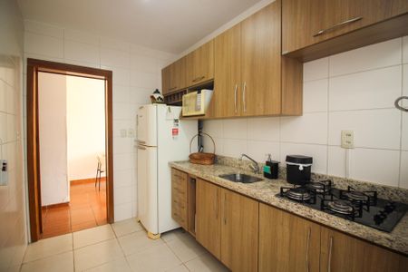 Casa à venda com 294m², 6 quartos e 4 vagas Casa à venda com 294m², 6 quartos e 4 vagasCozinha 1