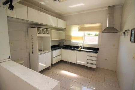 Casa à venda com 294m², 6 quartos e 4 vagas Casa à venda com 294m², 6 quartos e 4 vagasCozinha 2