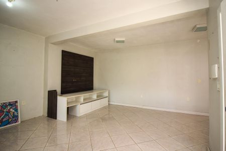 Casa à venda com 294m², 6 quartos e 4 vagas Casa à venda com 294m², 6 quartos e 4 vagasSala 2