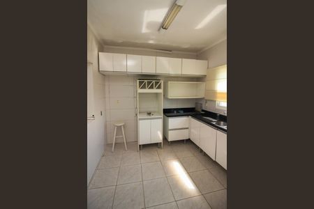 Casa à venda com 294m², 6 quartos e 4 vagas Casa à venda com 294m², 6 quartos e 4 vagasCozinha 2