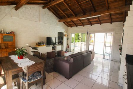 Casa à venda com 294m², 6 quartos e 4 vagas Casa à venda com 294m², 6 quartos e 4 vagasVaranda