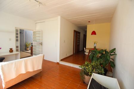 Casa à venda com 294m², 6 quartos e 4 vagas Casa à venda com 294m², 6 quartos e 4 vagasSala 1