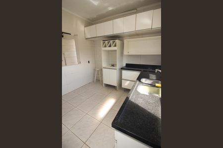 Casa à venda com 294m², 6 quartos e 4 vagas Casa à venda com 294m², 6 quartos e 4 vagasCozinha 2