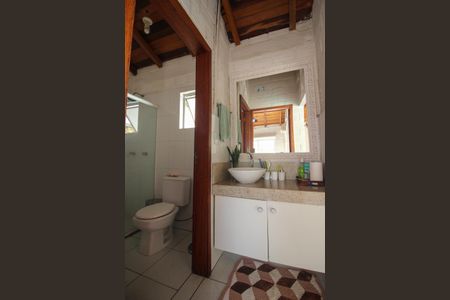 Casa à venda com 294m², 6 quartos e 4 vagas Casa à venda com 294m², 6 quartos e 4 vagasBanheiro 2