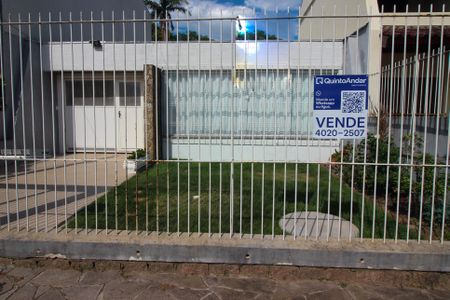 Casa à venda com 294m², 6 quartos e 4 vagas Casa à venda com 294m², 6 quartos e 4 vagasFachada