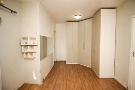 Casa à venda com 294m², 6 quartos e 4 vagas Casa à venda com 294m², 6 quartos e 4 vagasSuíte 2