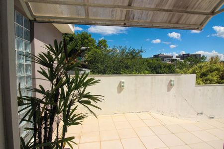 Casa à venda com 294m², 6 quartos e 4 vagas Casa à venda com 294m², 6 quartos e 4 vagasVista da Sala 2