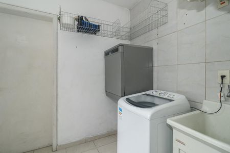Casa de condomínio à venda com 200m², 4 quartos e 5 vagasÁrea de Serviço
