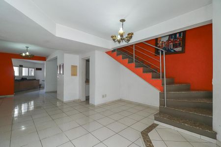 Casa de condomínio à venda com 200m², 4 quartos e 5 vagasSala