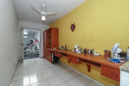 Casa de condomínio à venda com 200m², 4 quartos e 5 vagasEscritório
