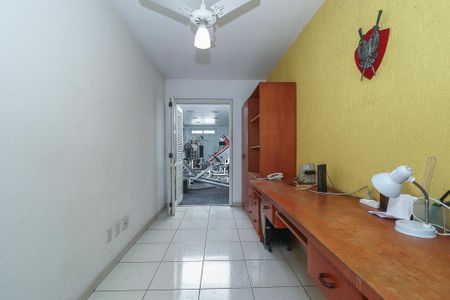 Casa de condomínio à venda com 200m², 4 quartos e 5 vagasEscritório