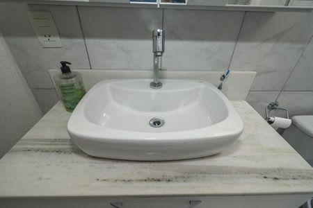 Casa de condomínio à venda com 200m², 4 quartos e 5 vagasBanheiro