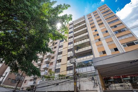 Apartamento à venda com 142m², 3 quartos e 1 vaga Apartamento à venda com 142m², 3 quartos e 1 vagaFachada
