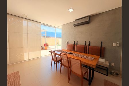 Casa de condomínio à venda com 193m², 3 quartos e 2 vagasChurrasqueira