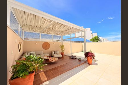 Casa de condomínio à venda com 193m², 3 quartos e 2 vagasQuintal