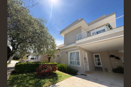 Casa de condomínio à venda com 193m², 3 quartos e 2 vagasFachada