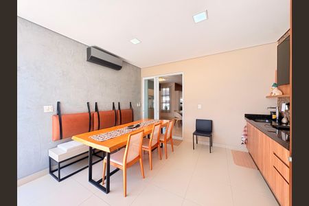 Casa de condomínio à venda com 193m², 3 quartos e 2 vagasChurrasqueira