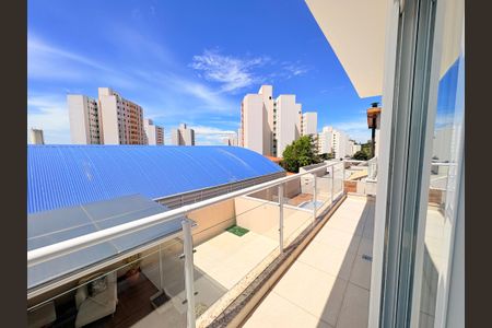 Casa de condomínio à venda com 193m², 3 quartos e 2 vagasQuarto 2 - Varanda 