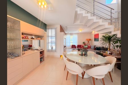 Casa de condomínio à venda com 193m², 3 quartos e 2 vagasSala