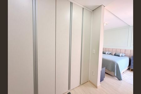 Casa de condomínio à venda com 193m², 3 quartos e 2 vagasSuíte - closet