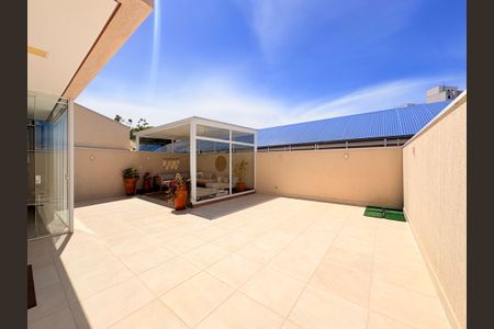 Casa de condomínio à venda com 193m², 3 quartos e 2 vagasQuintal