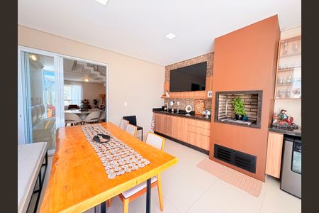 Casa de condomínio à venda com 193m², 3 quartos e 2 vagasChurrasqueira