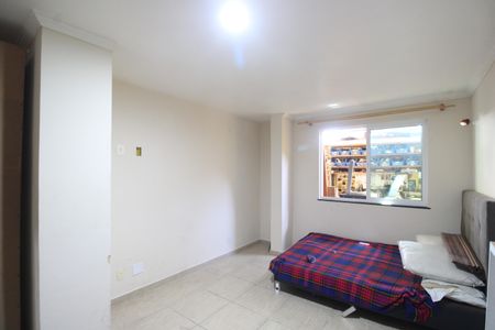 Quarto de casa à venda com 1 quarto, 84m² em Curicica, Rio de Janeiro