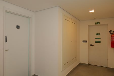 Apartamento para alugar com 32m², 2 quartos e sem vagaÁrea comum - Saguão do andar