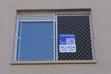Apartamento para alugar com 32m², 2 quartos e sem vagaPlaca instalada na grade da janela do imóvel - Código da placa: KJFK-560